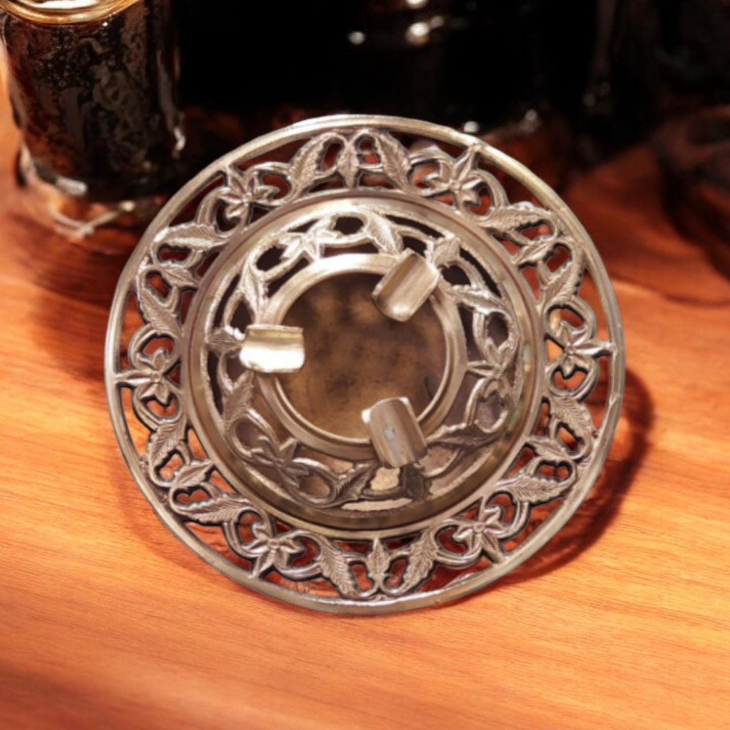 AT/104 - Vintage Rare Very Beautifully Pierced Solid Pure Brass Round Shape Ashtray