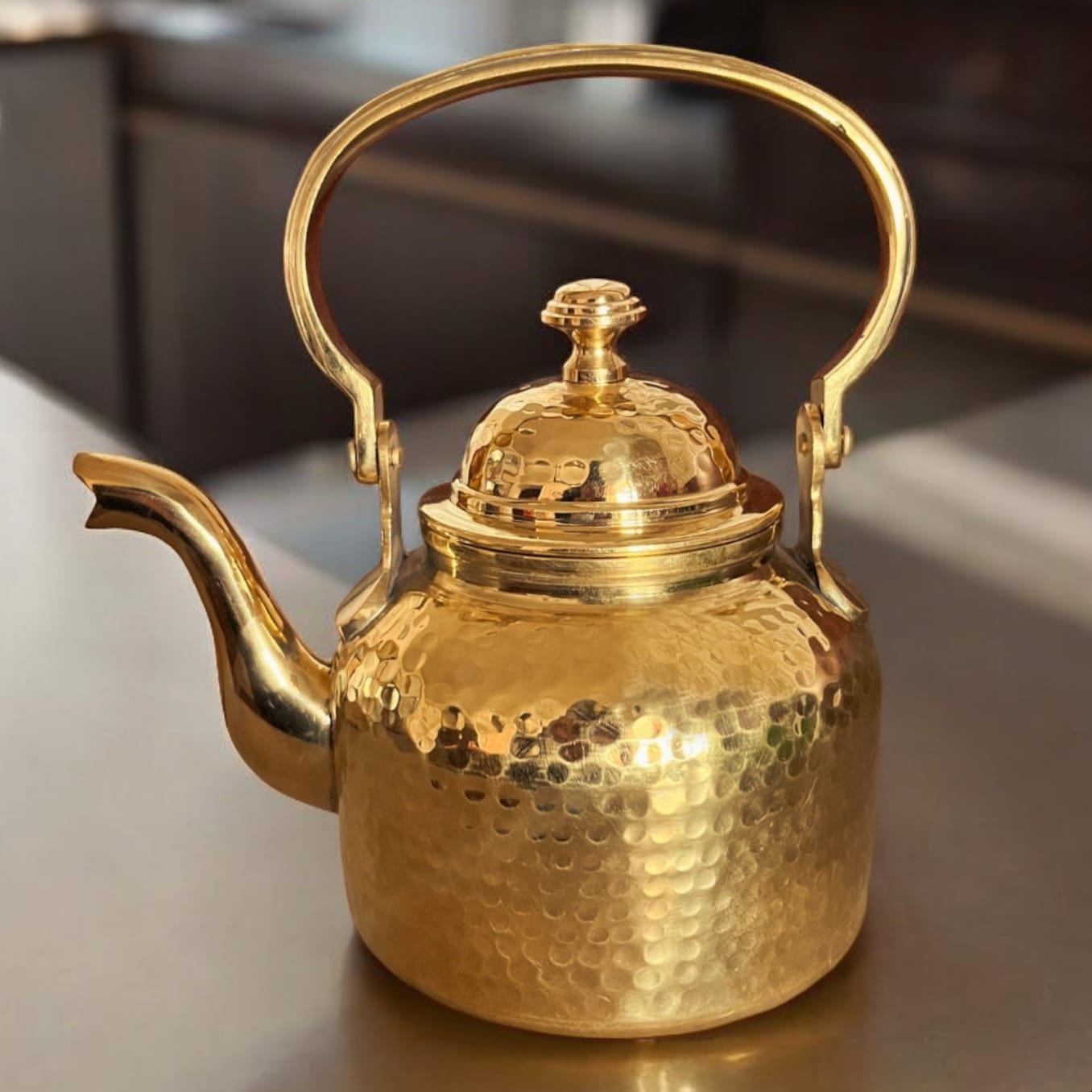 NW/036 - 100% Pure Brass Vintage Style Beautifully Hammered Tea Kettle. (1.5 Litre)