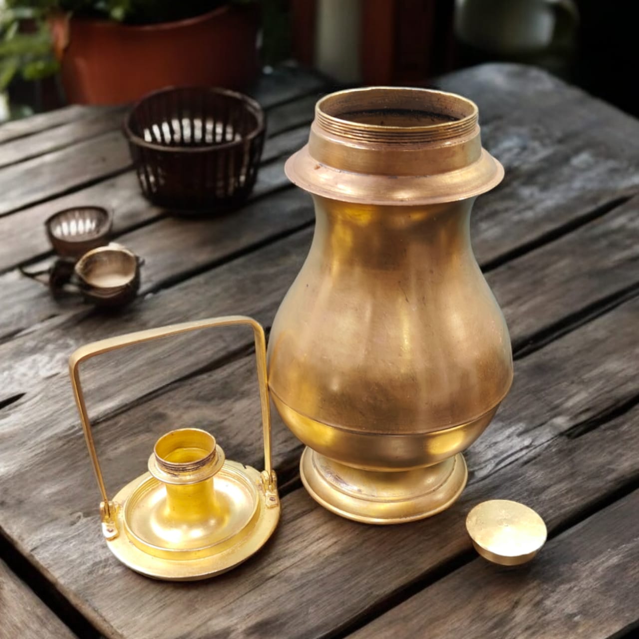 ORIGINAL ANTIQUE: AT/129 - Rare Vintage Pure Brass Very Beautiful Shape Water Bottle With Strong Handle | KITCHENWARE | UTENSILS | HOME APPLIANCES