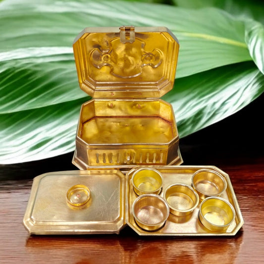 AT/138A - Rare Antique Pure Brass Vintage Paan daan - Beetle Nut Supari Box