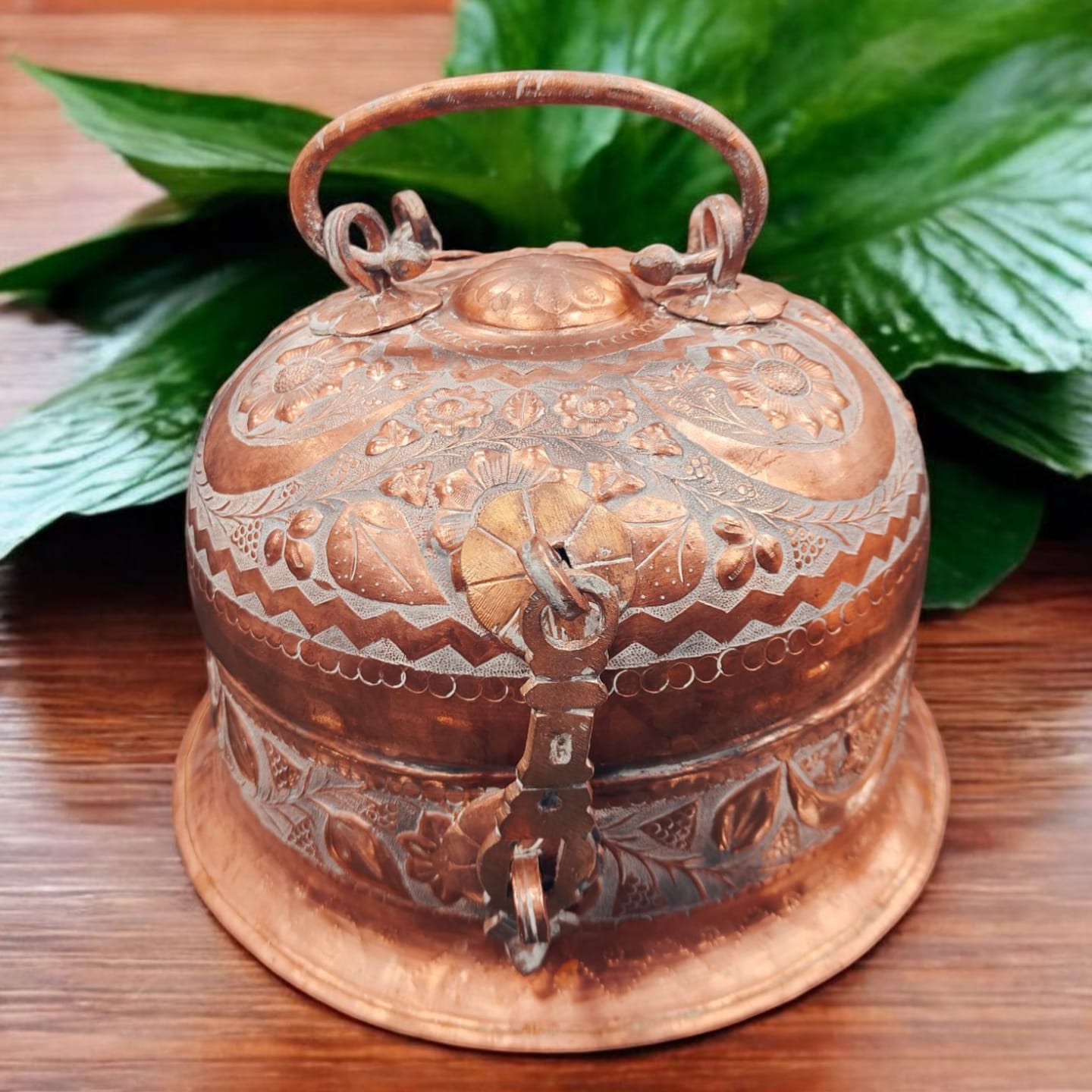 ORIGINAL ANTIQUE: AT/147A - Very Rare 100% Pure Copper + Kalai ( Tin Coating ) Beautifully Engraved Round Shape Vintage Paan daan - Betel Nut Supari Box - Complete Set | KITCHENWARE | UTENSILS | HOME APPLIANCES